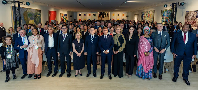 El 7 de septiembre de 2026, Saint-Paul de Vence acogió la Cumbre Lumière, el primer encuentro internacional dedicado al futuro del cine y de la imagen en movimiento. Presidido por Emmanuel Macron, presidente de la República Francesa, y Lee Jae-myung, presidente de la República de Corea, el evento reunió a cerca de 200 responsables