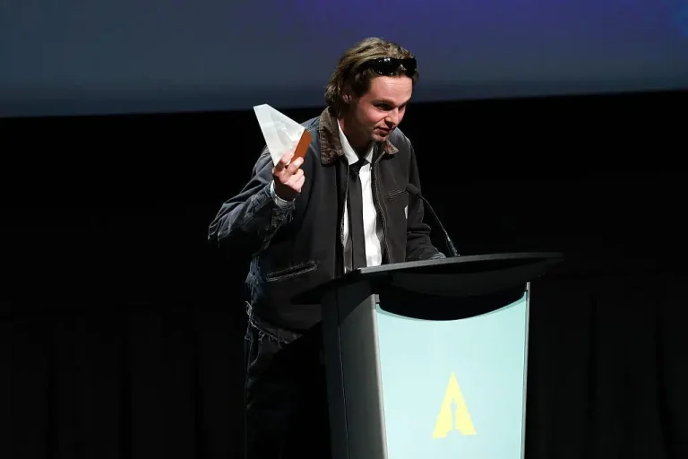 Leon Korzyński director de‘Kamathipura Express’ en la ceremonia de los Oscar estudiantiles. Foto cortesía