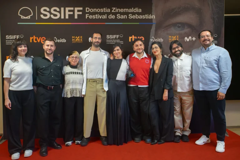 Parte del jurado del Sebastiane Latino ganado por el film mexicano "Seis meses en el edificio rosa con azul" con represesntantes de QueerCineMad con Maitena Santano (programadora) y Miguel Lafuente, (director artístico del festival), Lau Charles (directora de cine), Carlos H. Quiñones (productor del film), Sofía Espinosa (protagonista del film), Bruno Santamaría Razo (director), Marco Pavel Cortés Almánzar (Director de Programación del FICG y director del Premio Maguey) y Enrique Flores ( Director de Relaciones Públicas del FICG)
