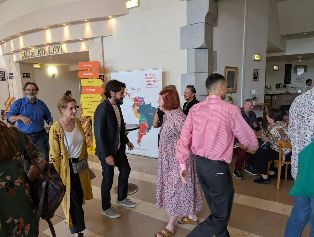 Marina de Tavira con Diego Luna durante el festival de Biarritz 2026. Foto David Sánchez