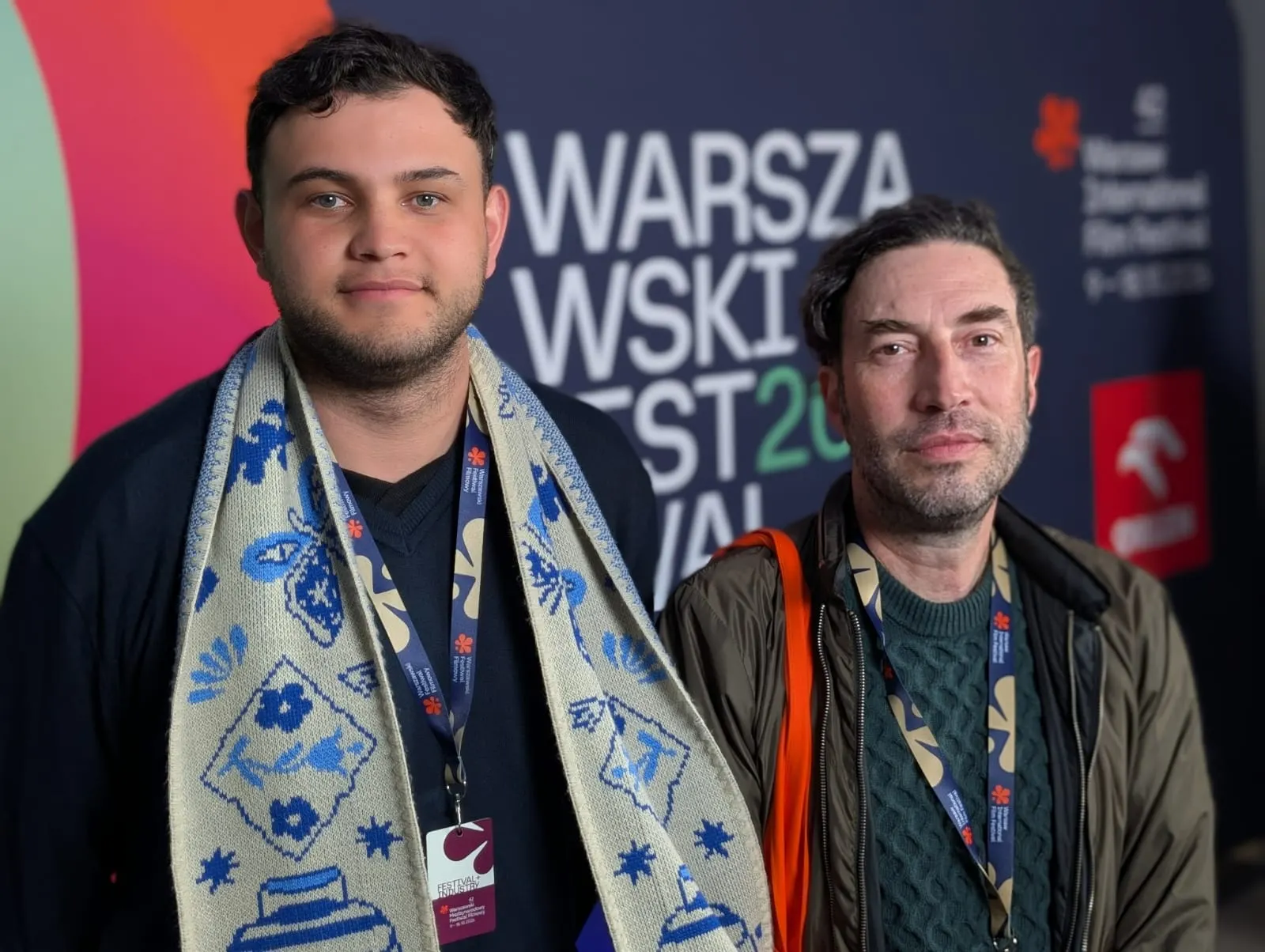 Sergio Tapias en la producción, con el director Felipe Sánchez García en el festival de Varsovia. Foto David Sánchez